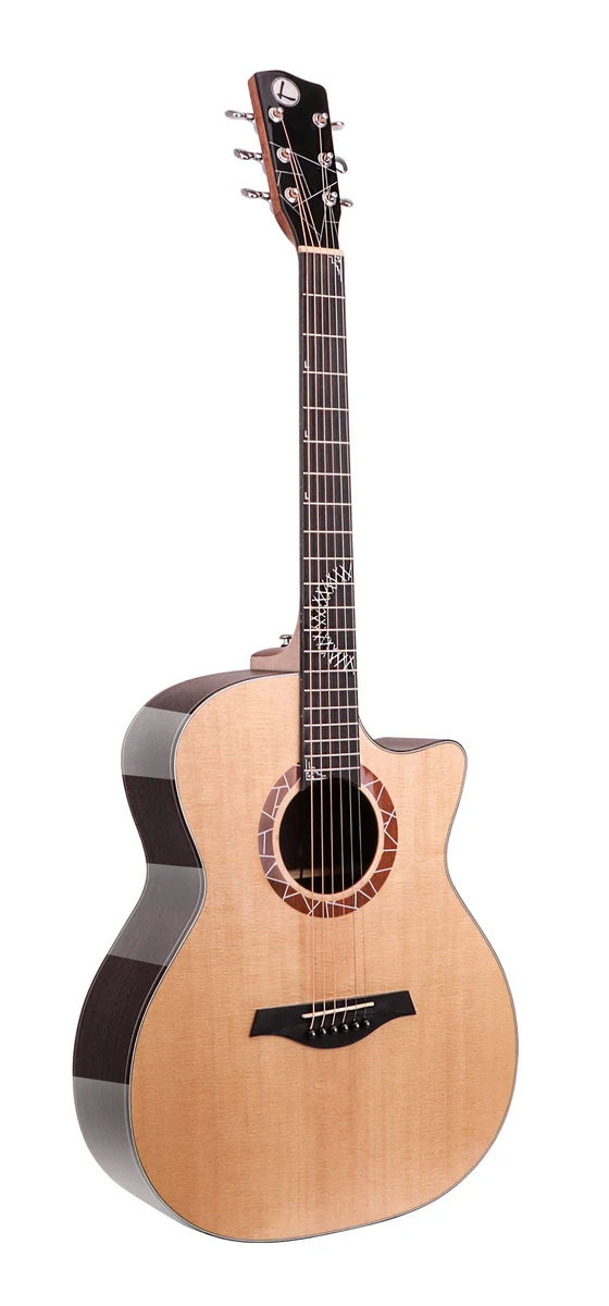 Vista frontal do violão acústico LUXARS LR4-40 com cutaway e acabamento natural