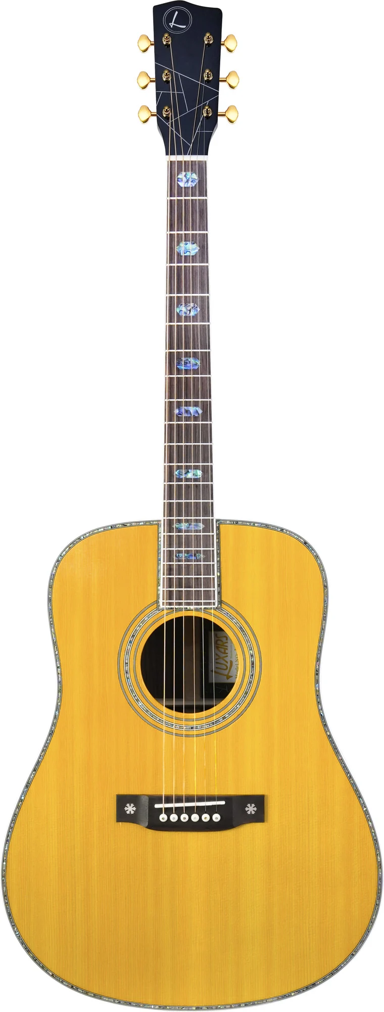 Fotografía de LR5D que muestra el contorno dreadnought sin cutaway